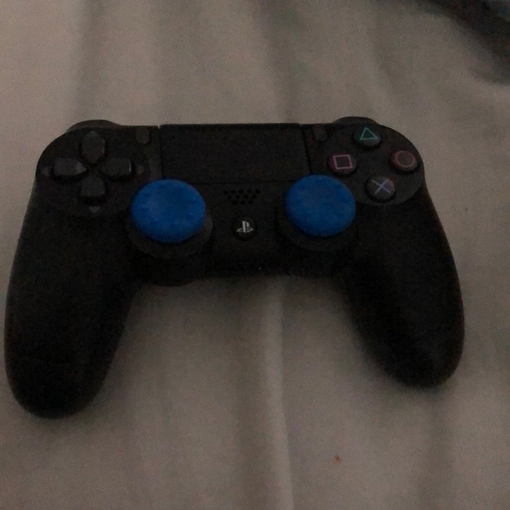 PS4 controller